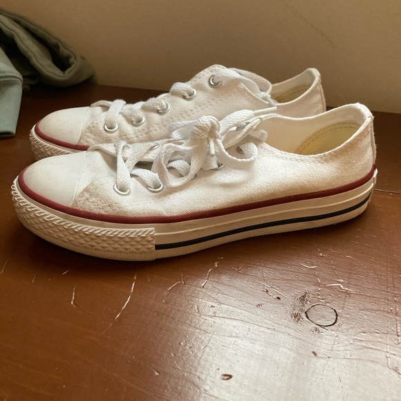 White low top Converse - Picture 2 of 2